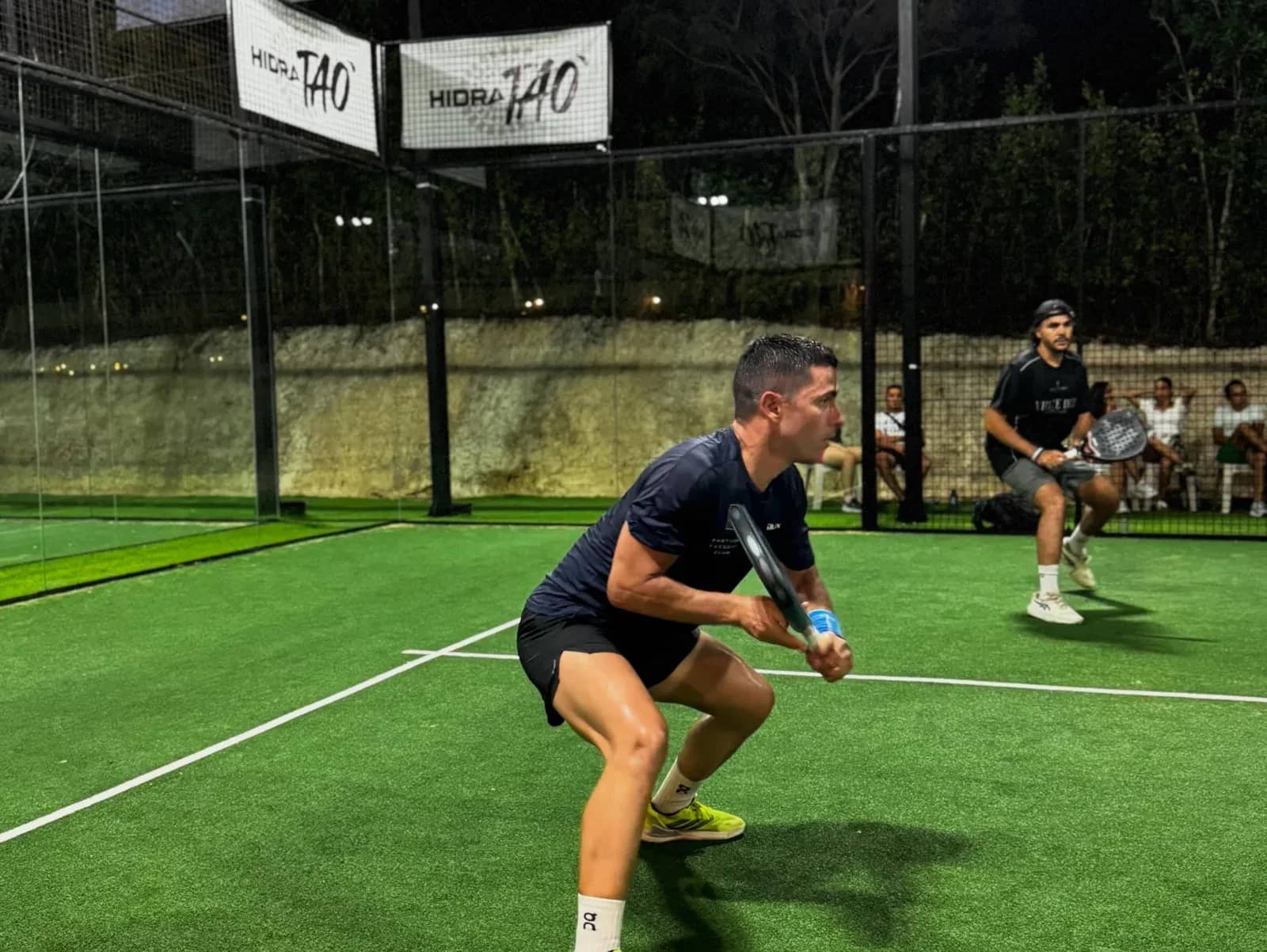 Jugadores de Pádel Pa' Novatos en la cancha